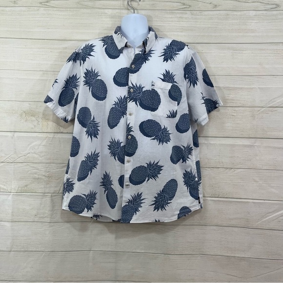Izod Saltwater White Pineapple Print Button Short Sleeve Shirt - Picture 1 of 10